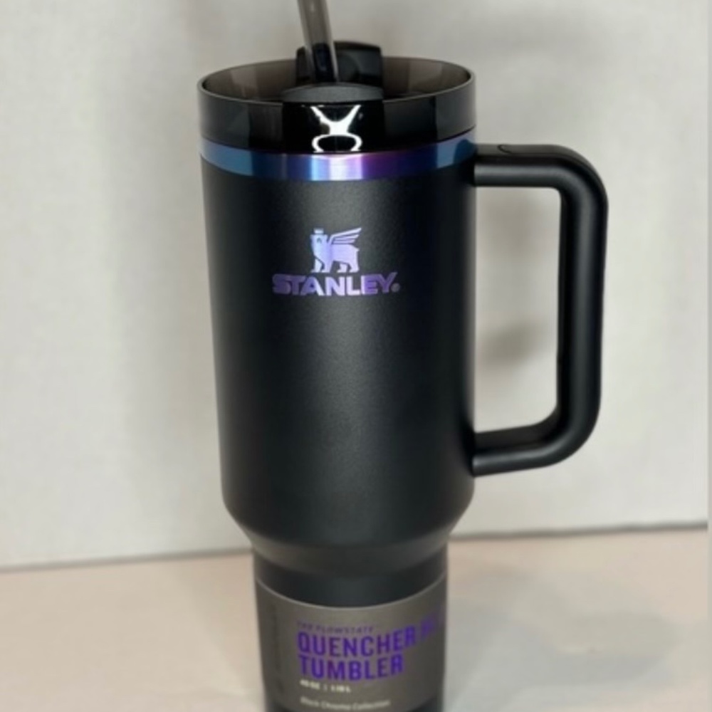 40 oz Black chroma Stanley